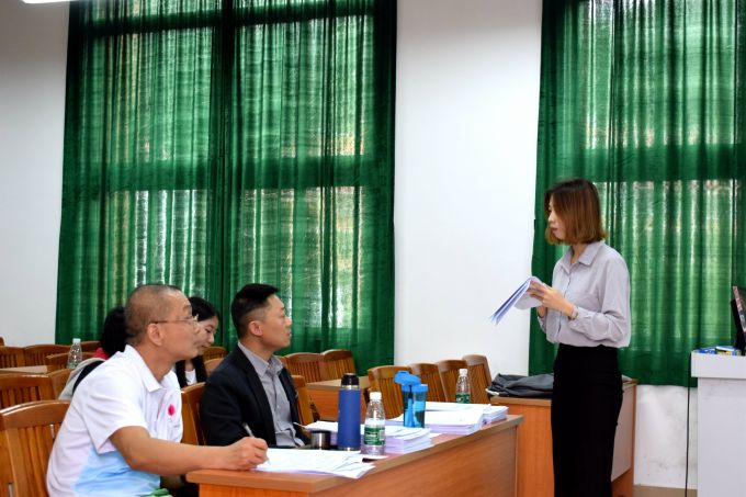 老师提问、学生回答.jpg