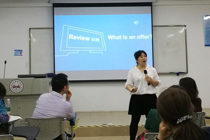 俞胜英老师授课照片.jpg