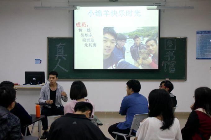 吴师兄在讲述自己的创业史_副本.jpg