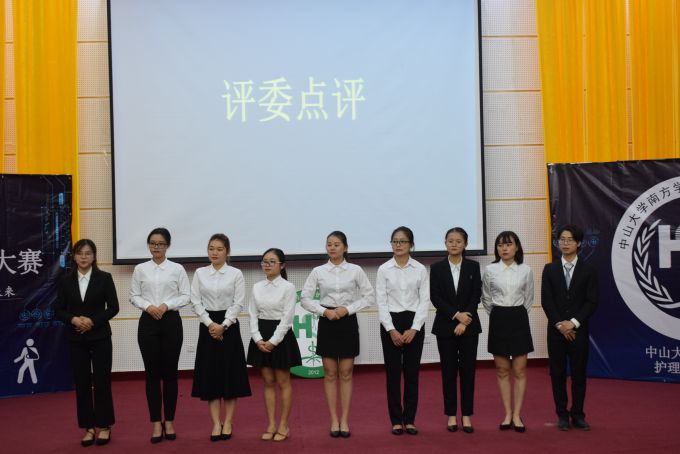 6方老师点评小组.JPG