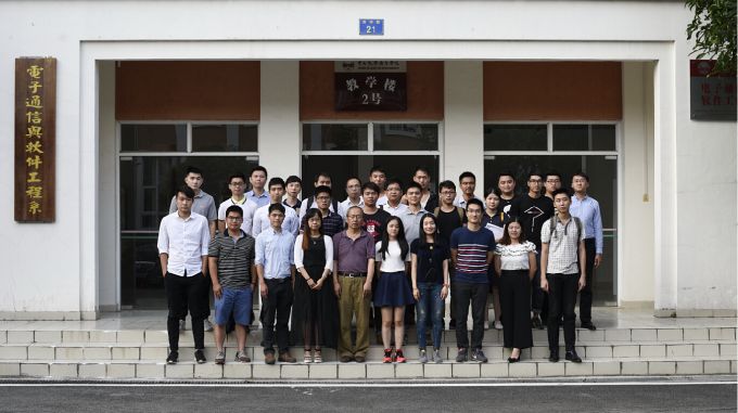 校友会合照.jpg
