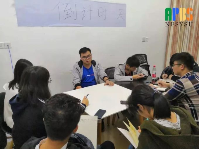 3晏展帆师兄在进行分享.jpg