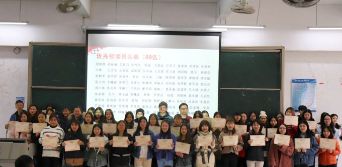17级领读员合影.jpg