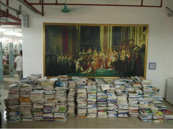 捐书现场 (2).jpg