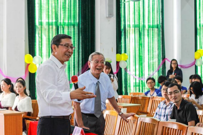 恳谈会现场2.jpg