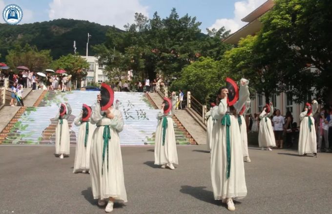 丽影舞蹈队.jpg