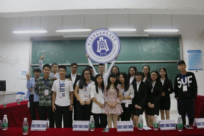 2016.11.06商学院安全教育活动活动合照.jpg