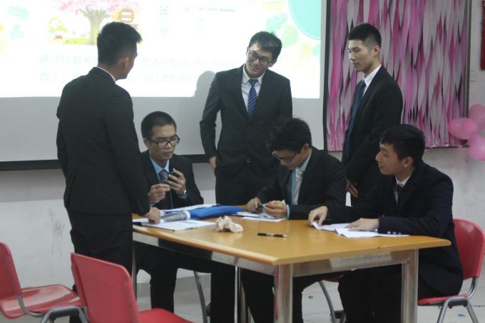 学生课堂展示.jpg