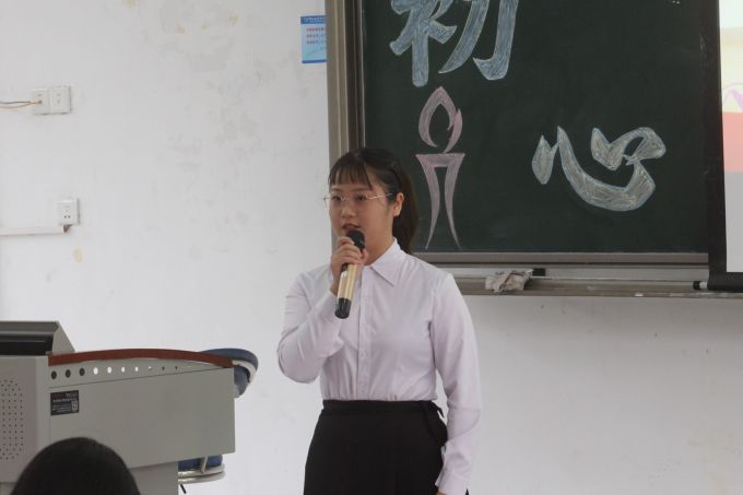 黄琳洁.jpg