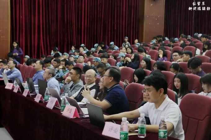 评委点评.jpg