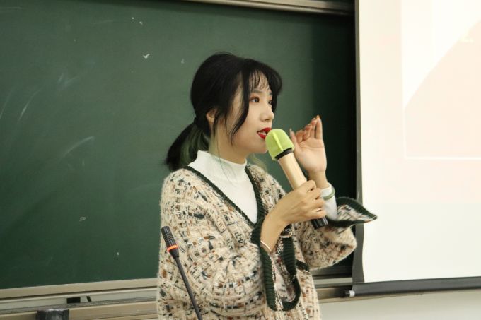 1.老师讲话.jpeg