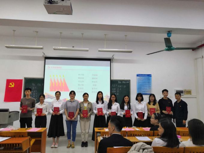 10优秀党务助理颁奖.jpg