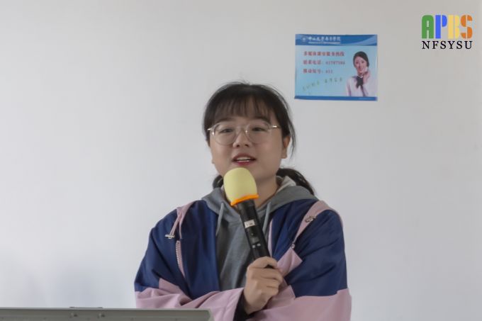 1林雪珊同学在发言.jpg