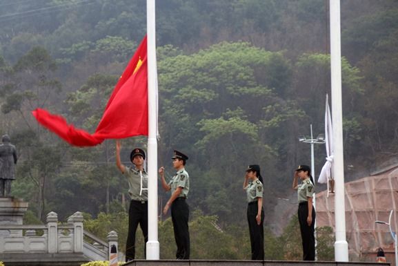 升国旗.JPG
