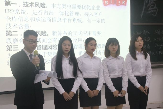 五小商家队答辩.jpg