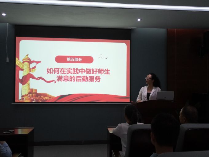 8.王校讲党课2.jpg