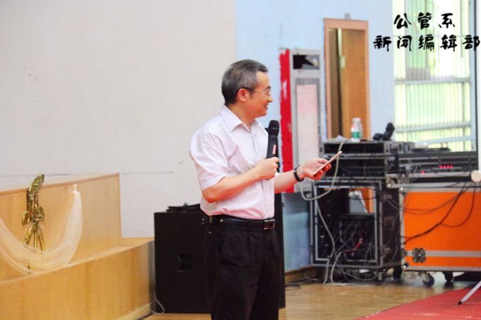 陈天祥主任发出红包.jpg