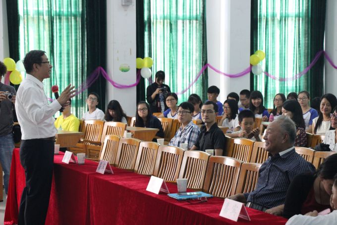 恳谈会现场.jpg