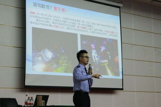 讲话.jpg