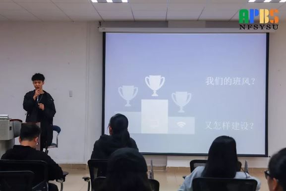 12班长发言.jpg